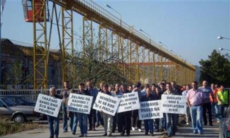 Proizvodnja stala, radnici "Dalekovoda" na prinudnom odmoru