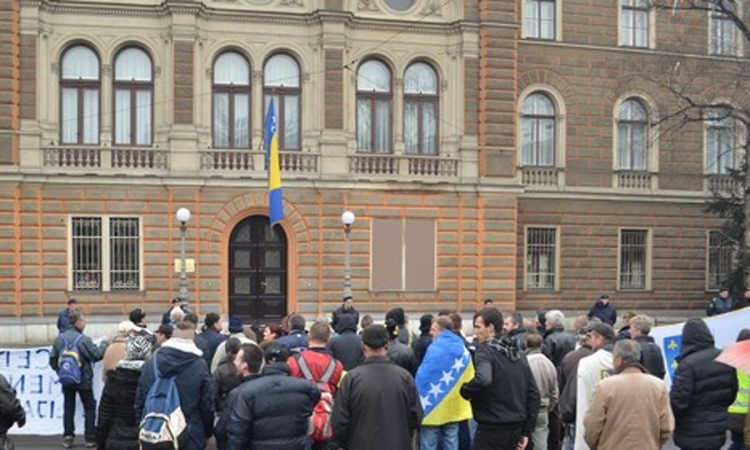 Više desetina građana i danas se okupilo u Sarajevu