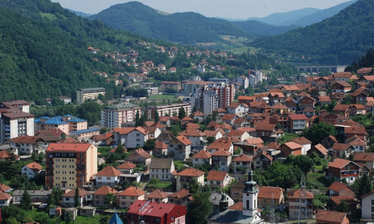 Stijena ugrožava deset kuća kod Zvornika