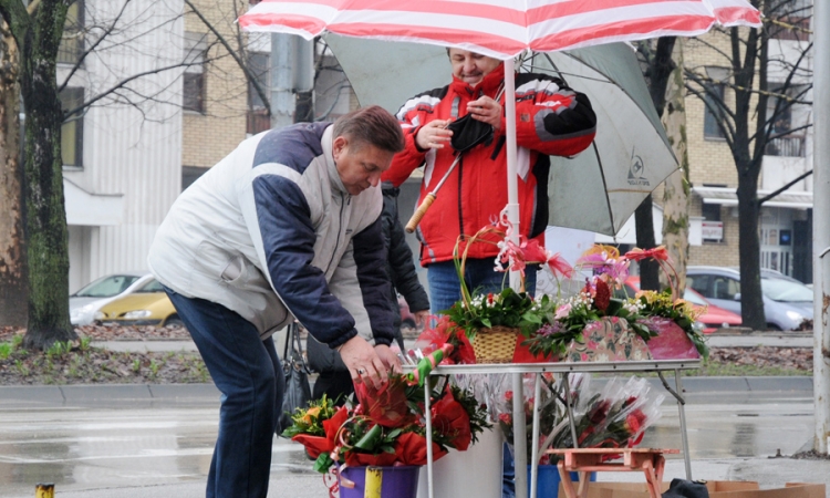 Od Dana žena ostao tek simbolični cvijetak