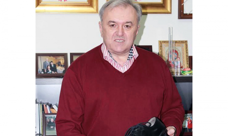 Izradili cipele za čovjeka sa vjerovatno najvećim stopalom u BiH