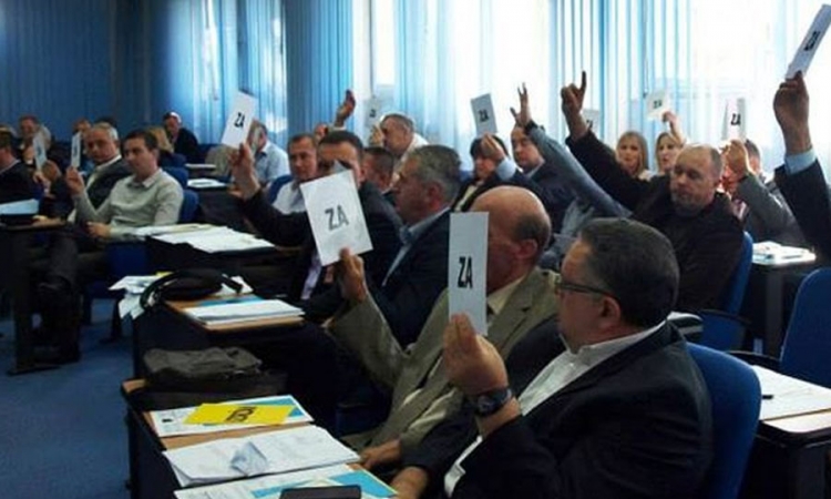 Tuzlanski poslanici naplatili više od milion maraka