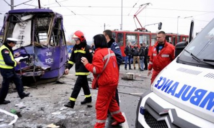 U jezivom sudaru dva tramvaja i kamiona na Novom Beogradu povrijeđeno 15 lica