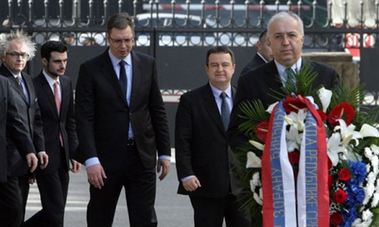 Godišnjica smrti Zorana Đinđića: Cvijeće za ubijenog premijera Srbije