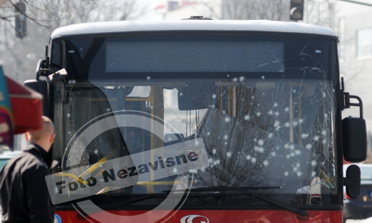 Policija opkolila kuću osumnjičenog za bombaški napad na autobus
