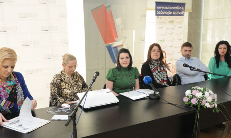 U toku prijave za kolektivno vjenčanje