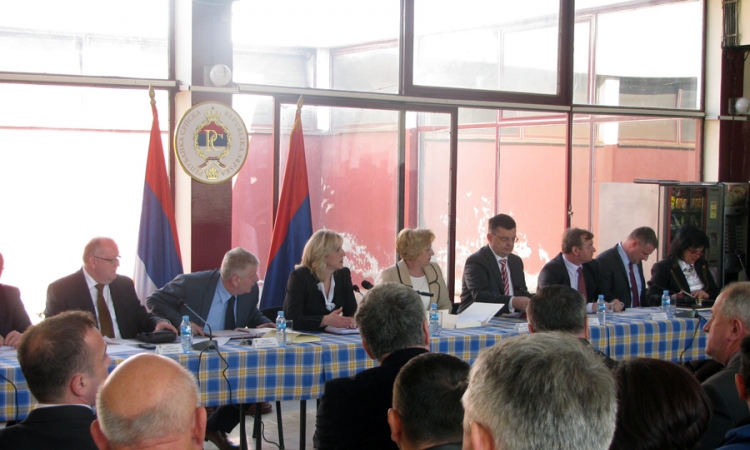 Posebna sjednica Vlade RS u fabrici "Alumina"