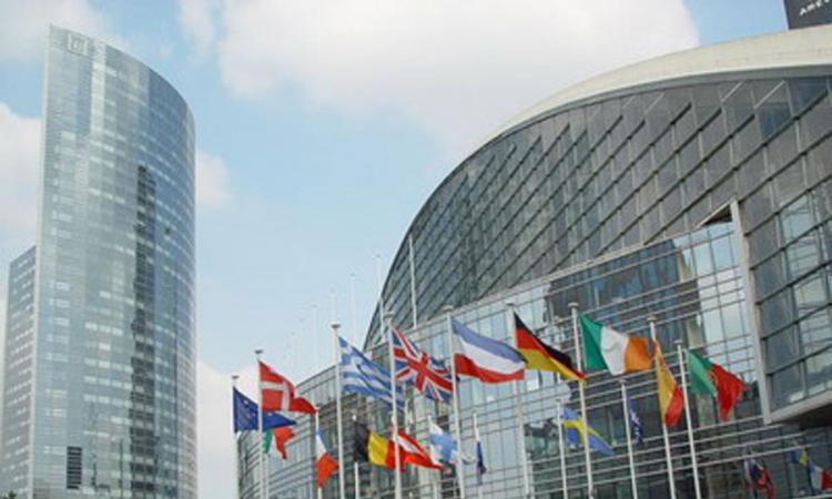 EU: Ukrajini milijarda evra, sankcije Rusiji