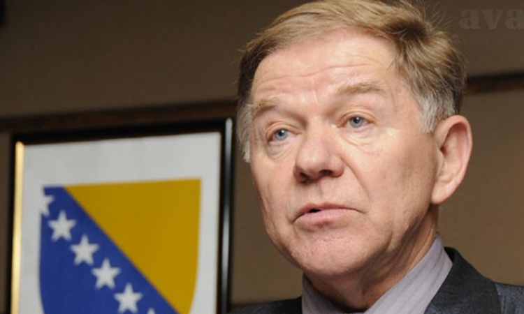 Komšić povrijedio ruku u kuglani
