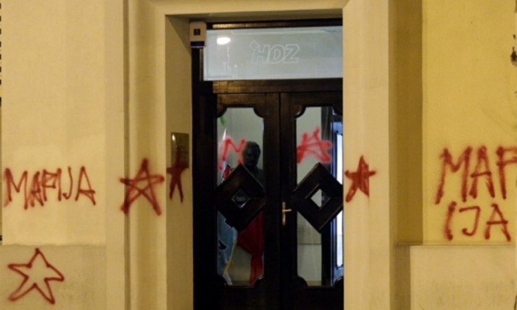 Sjedište HDZ-a u Zagrebu iscrtano sprejom