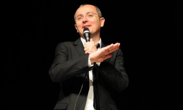 "Muškarcu" se smijali do suza