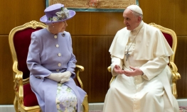 Prvi susret kraljice Elizabete II i pape Franje