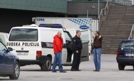 S lisicama na rukama pobjegao policiji