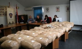 Zaplijenjeno 300 kilograma marihuane, uhapšena dva policajca