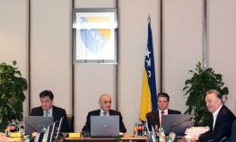 Zakon o smanjenju plata kontradiktoran