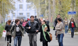 Svaki treći diplomira nakon 30. godine