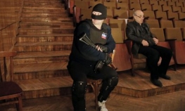 Prvi čovjek Slavjanska: Misteriozni sapundžija sa svitom maskiranih ...