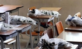  Cvijeće na klupama nastradalih učenika