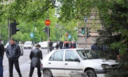 Automobilom uletio u park ispred Predsjedništva BiH