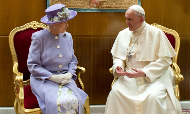 Prvi susret kraljice Elizabete II i pape Franje