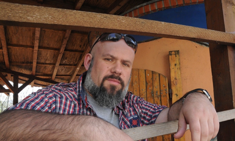 Ninoslav Dobrijević Tiki: Životni put od oficira do rokera