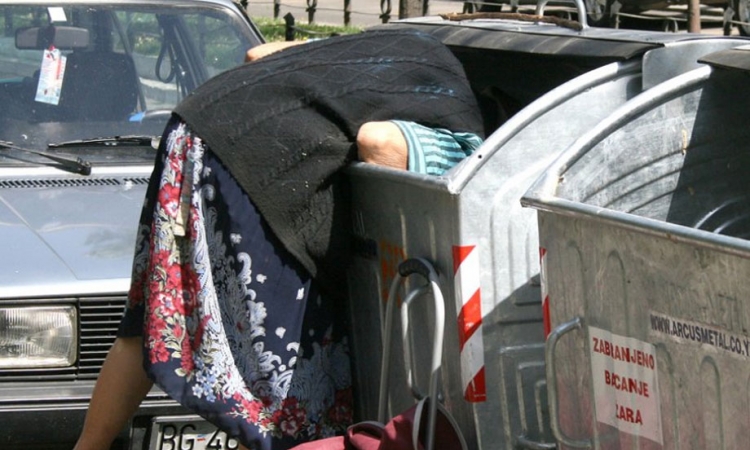 "Višak" sa stola završava u kontejnerima