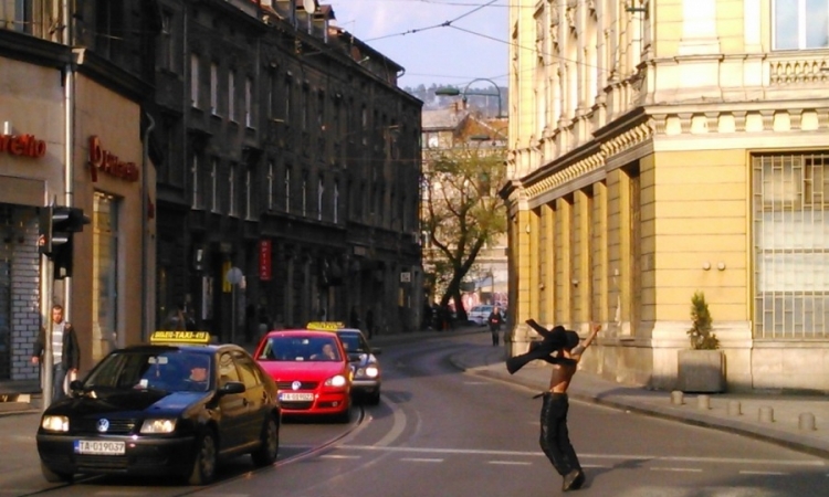 Psihički bolesnik vrištao i napadao prolaznike u Sarajevu