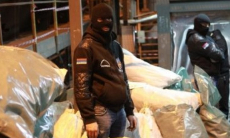  Dileri "pali" s 32,5 kilograma droge
