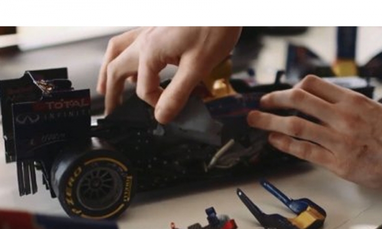 Pravio modele bolida od papira pa dobio posao u F1 timu