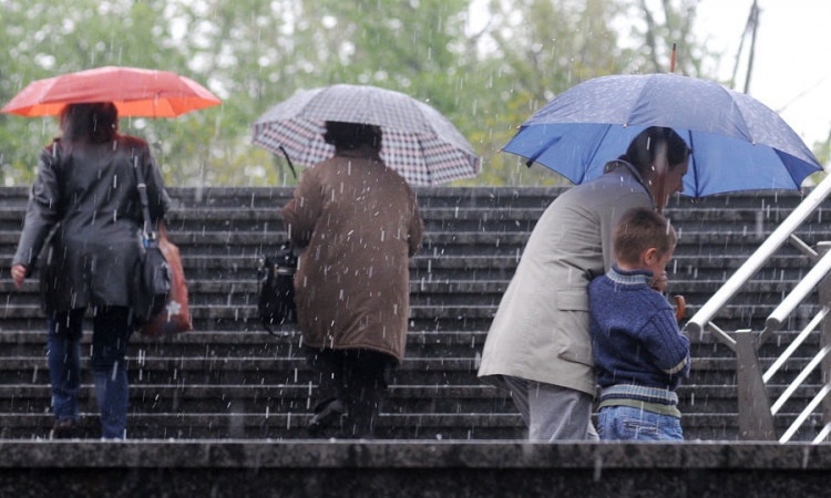 Nevrijeme praćeno gradom i kišom u Banjaluci