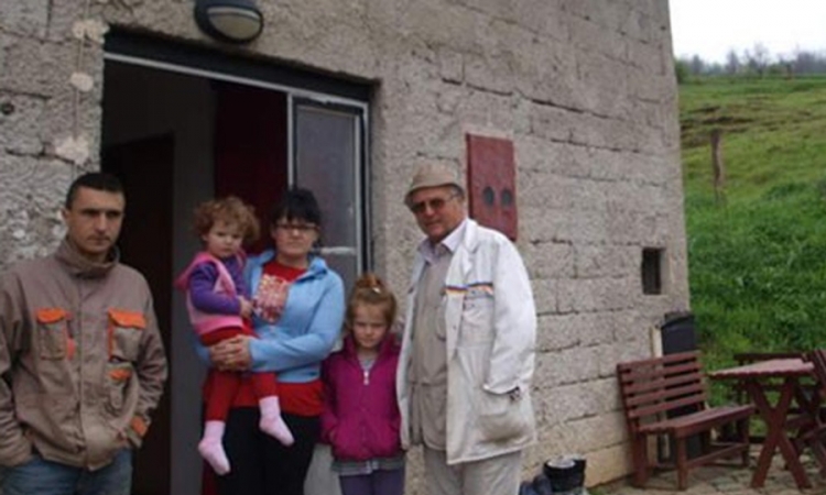 Kuću kupili na kredit, a sad će je uništiti klizište