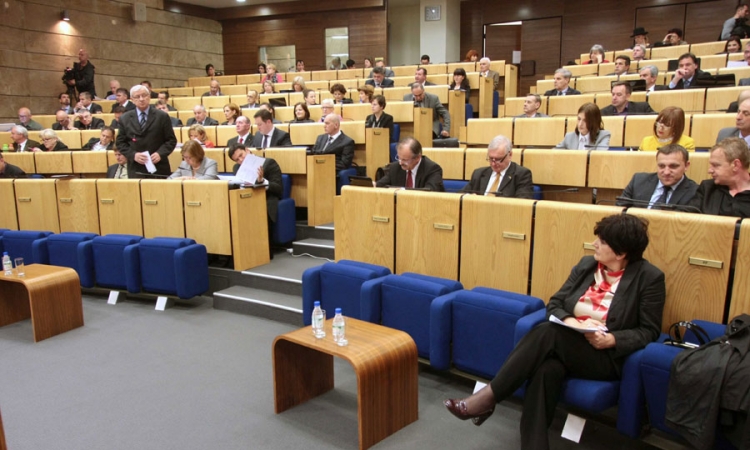 Složni samo da treba reforma Ustava