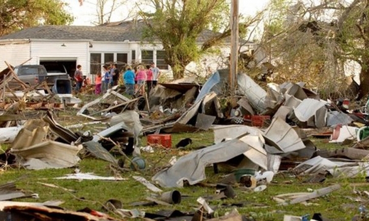 Tornado odnio 17 života, uništeno naselje