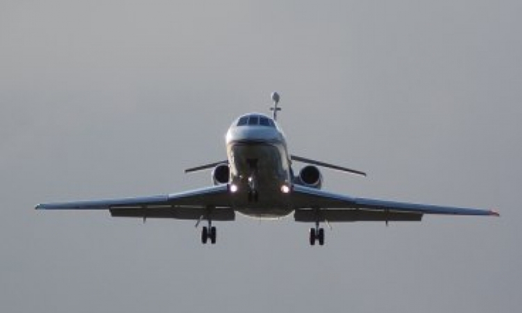 Avion prinudno sletio zbog požara