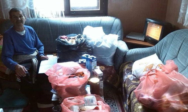 Dobri ljudi pomogli Salihu koji živi u minskom polju