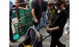 U znak protesta zbog novog zakona pijačni prodavci besplatno dijelili ...