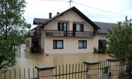 Kuće pod vodom, klizišta prijete