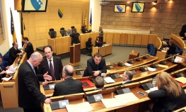 Poslanicima odmor od dva i po mjeseca?