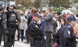 Nezadovoljni građani pred parlamentom FBiH