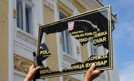 Razbijena dvojezična tabla u Vukovaru