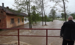 Pod vodom oranice, kuće i firme