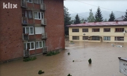Drama u Maglaju: Bespomoćni građani na krovovima čekaju da ih neko ...