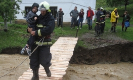 Vatrogasci evakuisali nepokretnog dječaka