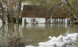 Pod vodom pola Srpca, muškarac nestao u talasima