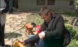 Novinar poklonio svoje čizme Dobojliji
