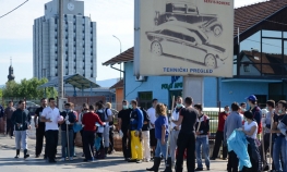 Omladinci pomažu u sanaciji štete u Prijedoru