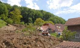 Klizišta niču na sve strane, prijete kućama i putevima