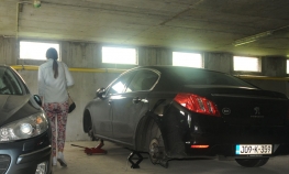 Probušio gume na 22 putnička automobila u Banjaluci