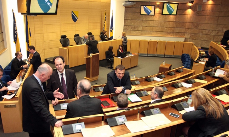 Poslanicima odmor od dva i po mjeseca?