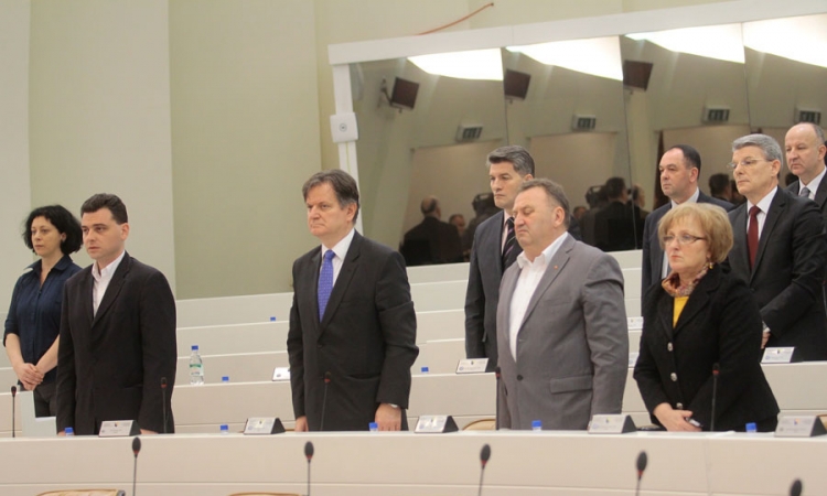 Smanjenje plata kao vruć krompir